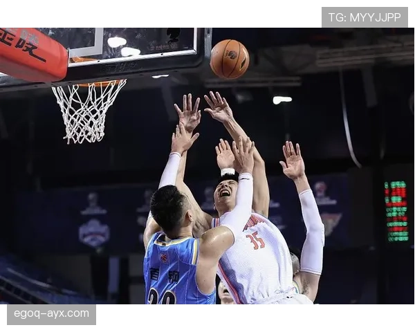 赖斯逼抢成功率大增,助力球队关键战役高光发挥 赖斯逼抢成功率大增,助力球队关键战役高光发挥