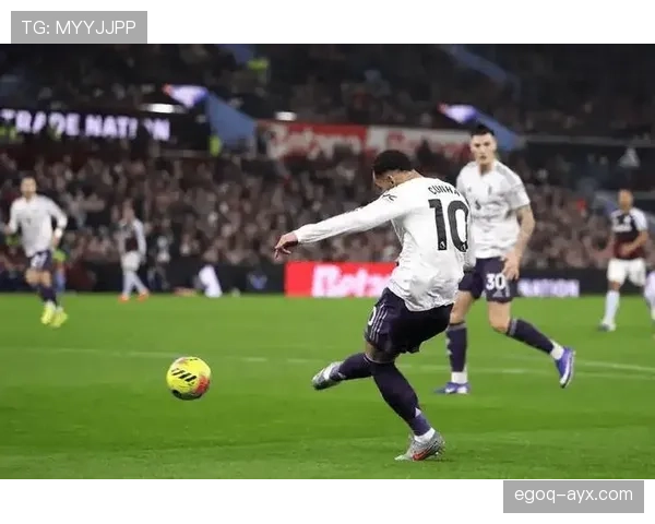 罗杰斯赛季高光时刻频现，巅峰对决点燃球迷热情，球队竞争力显著跃升