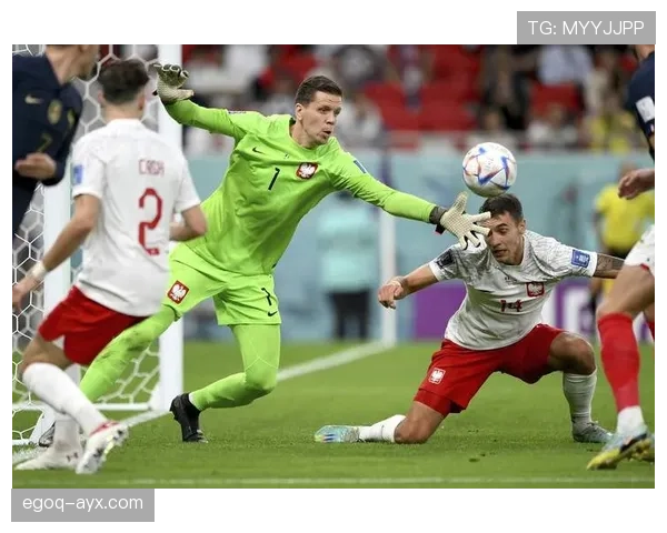 波兰门神什琴斯尼状态回暖，新一代门将崛起引期待